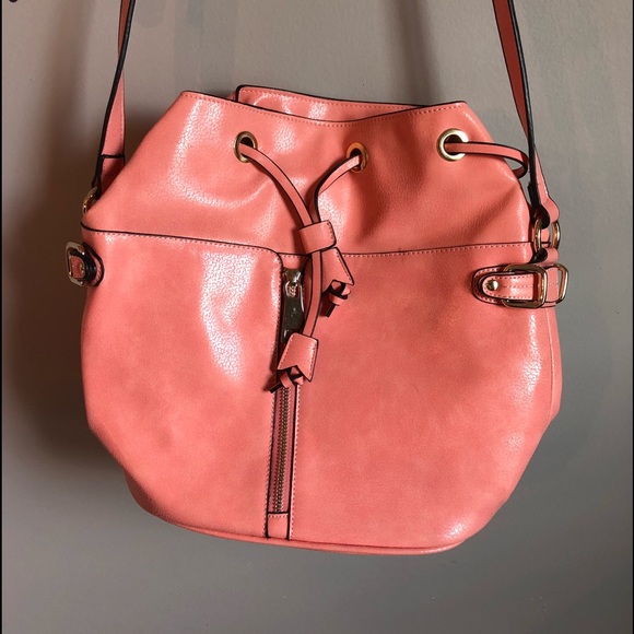 Crossbody adjustable strap. - Picture 1 of 7